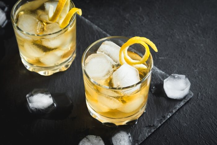 Drink Xeque Mate em 2023  Sumo de limão, Whisky, Água com gás